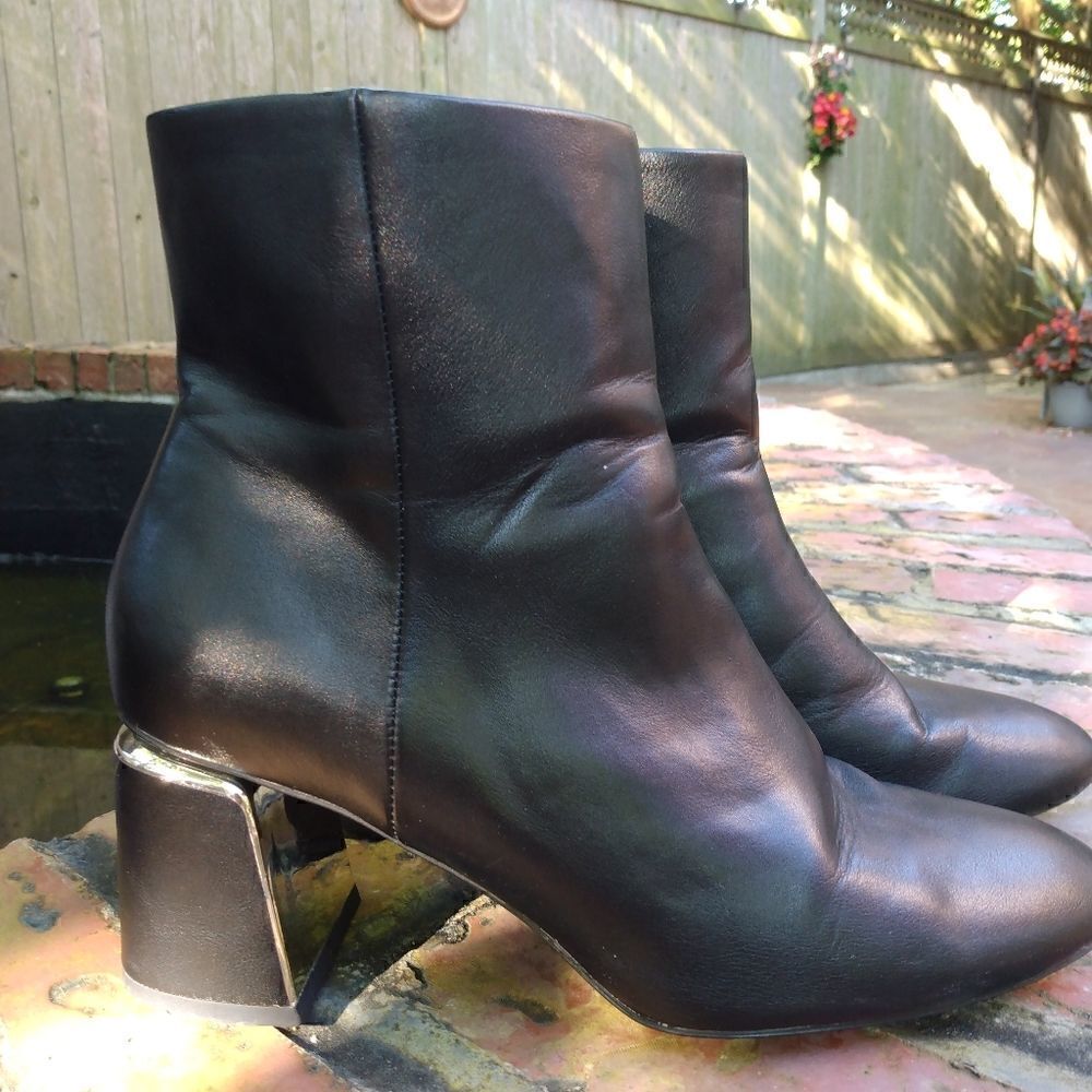 Zara Basic Block Heel Side Zip Bootie! - Picture 2 of 10